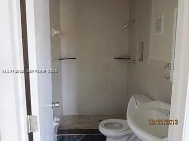 2410 Nw 34th St #2 - Photo 3 of 4