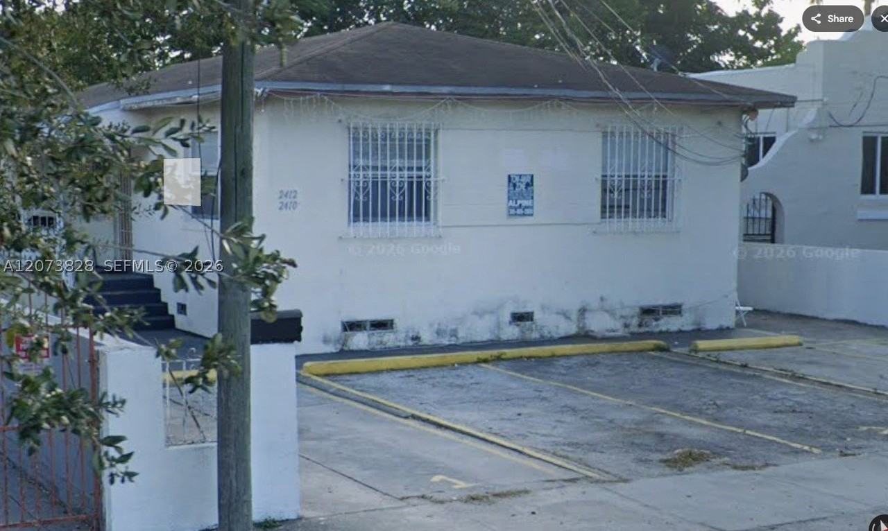 2410 Nw 34th St #2 - Photo 4 of 4