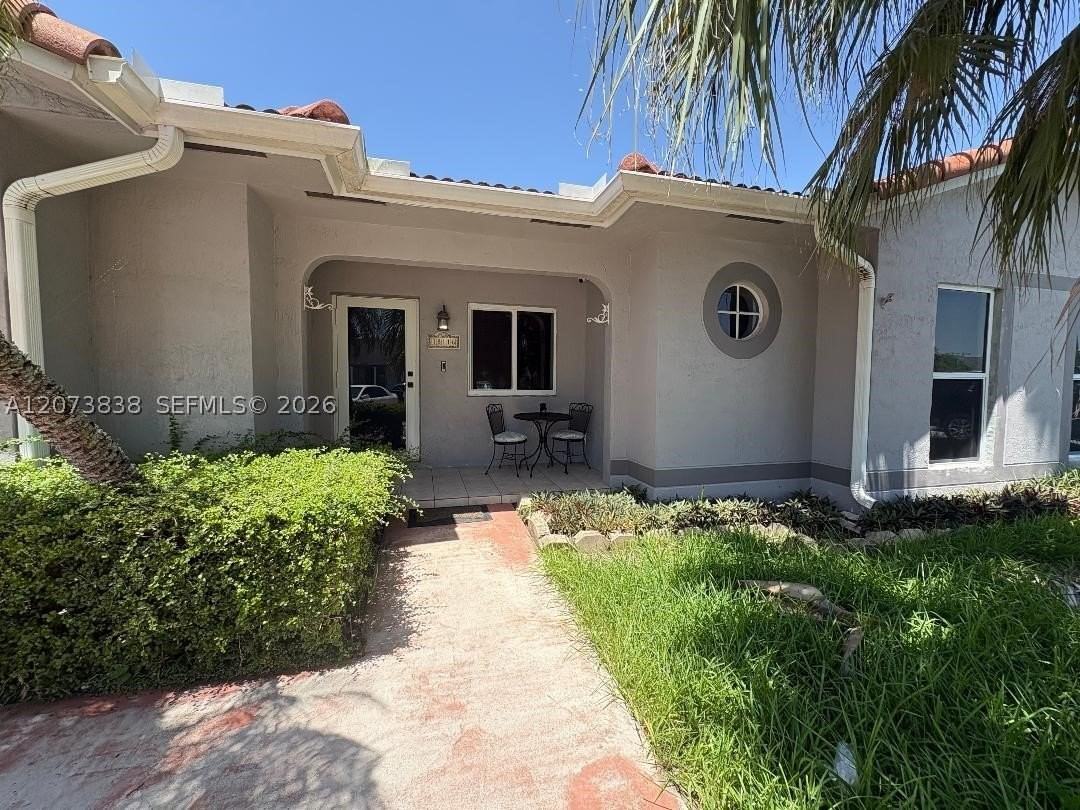 18116 Sw 139th Pl #0 - Photo 2 of 26