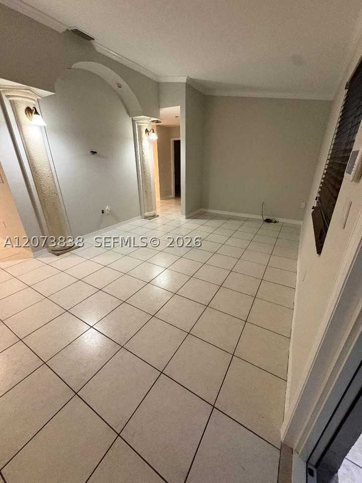 18116 Sw 139th Pl #0 - Photo 4 of 26