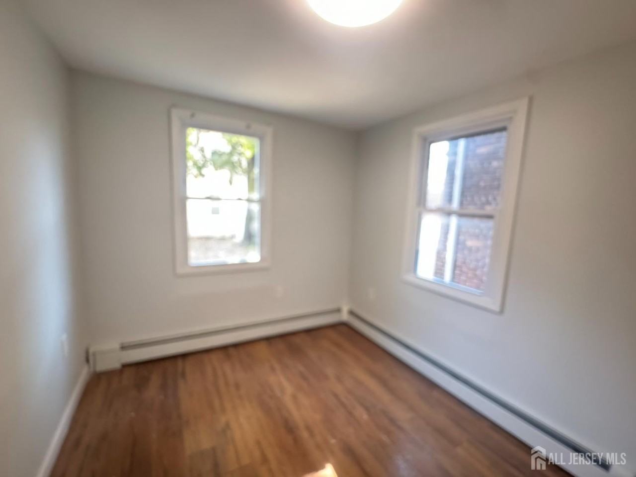 310 Somerset St - Photo 3 of 8