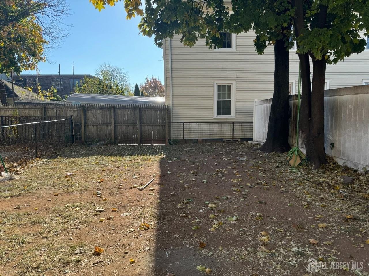 310 Somerset St - Photo 7 of 8