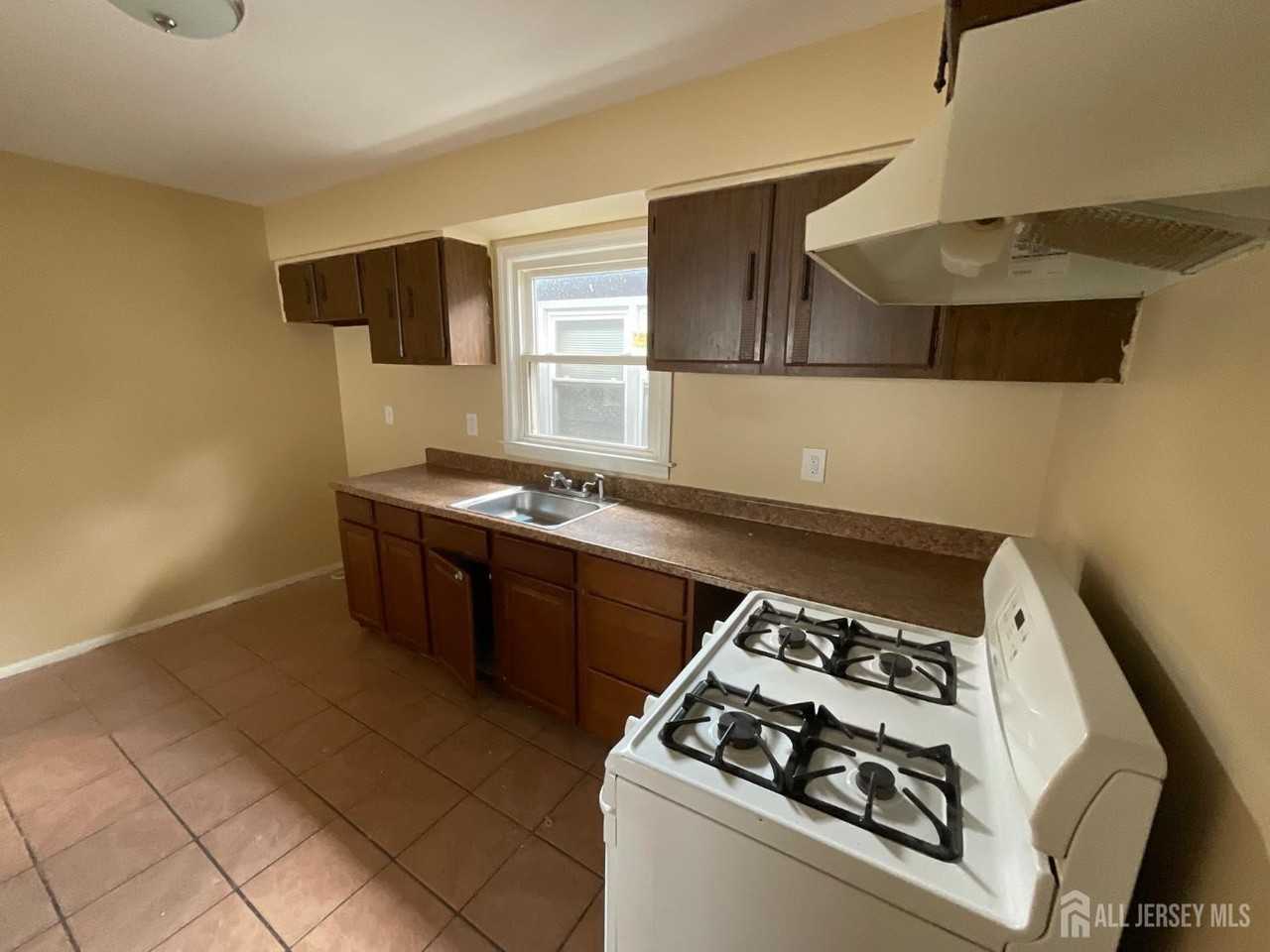 60 Glen Dr - Photo 3 of 8