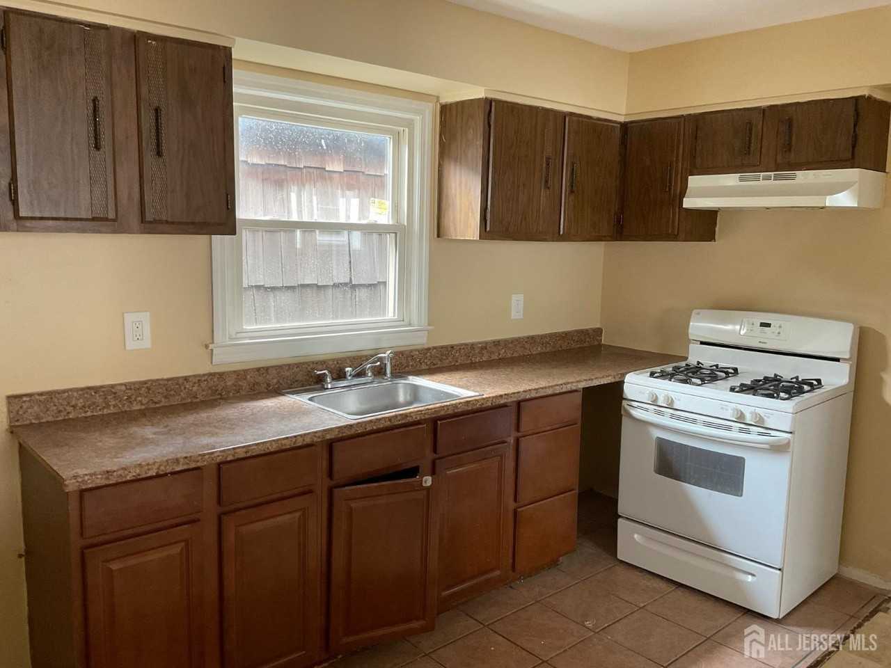 60 Glen Dr - Photo 4 of 8