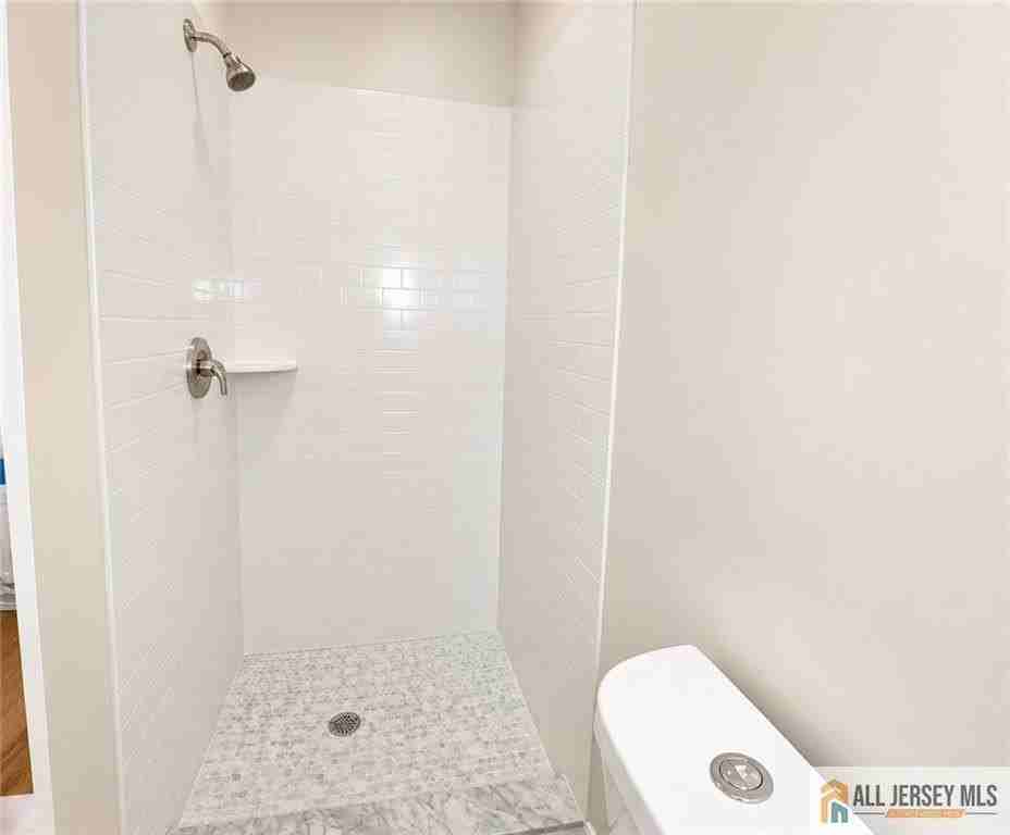 161 Nichol Ave - Photo 7 of 17