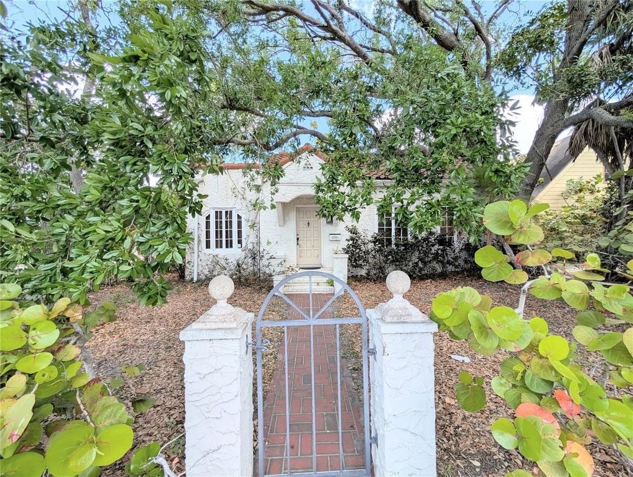 1701 Siesta Dr