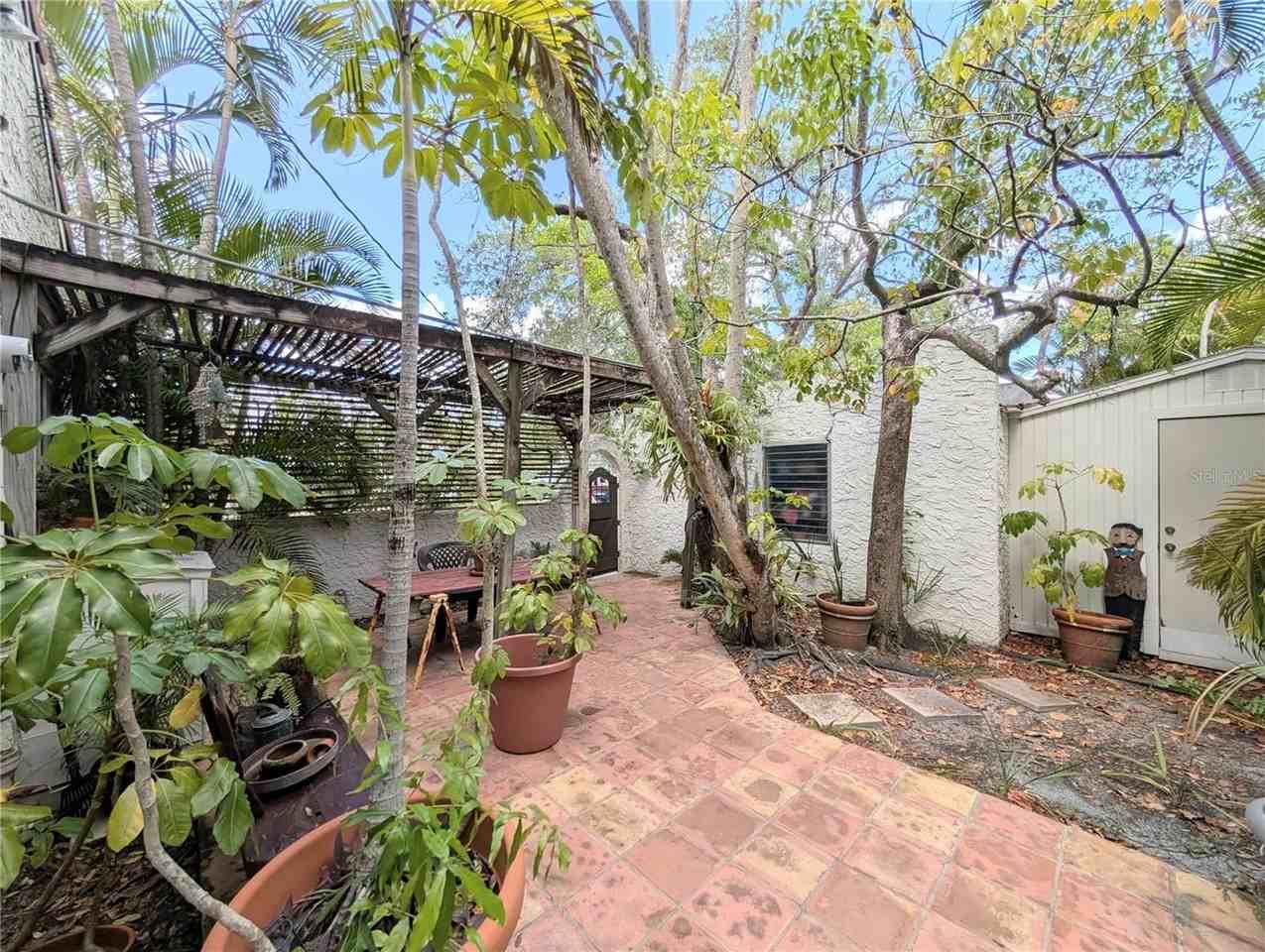 1701 Siesta Dr - Photo 4 of 19