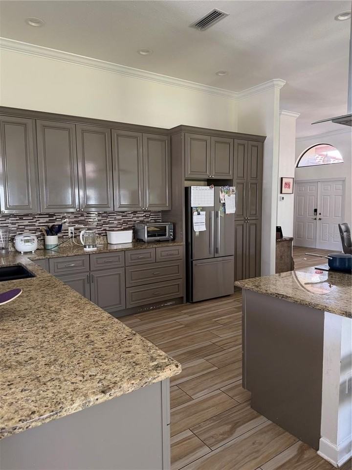 4931 Fallcrest Cir - Photo 2 of 17