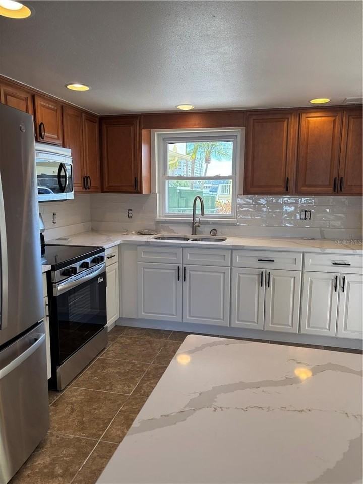 4725 Cove Cir #104 - Photo 6 of 20