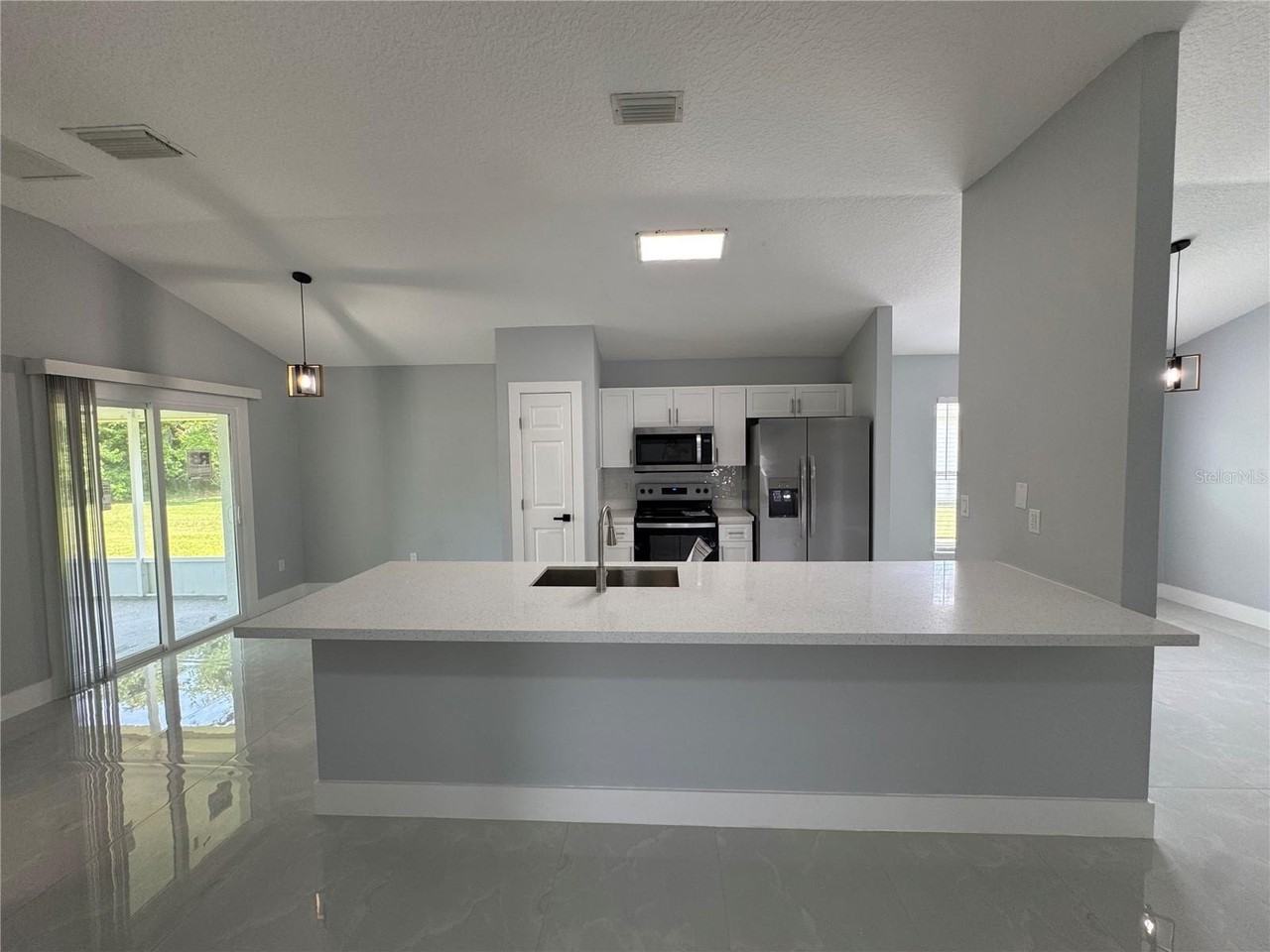 12 Reynolds Pl - Photo 3 of 18