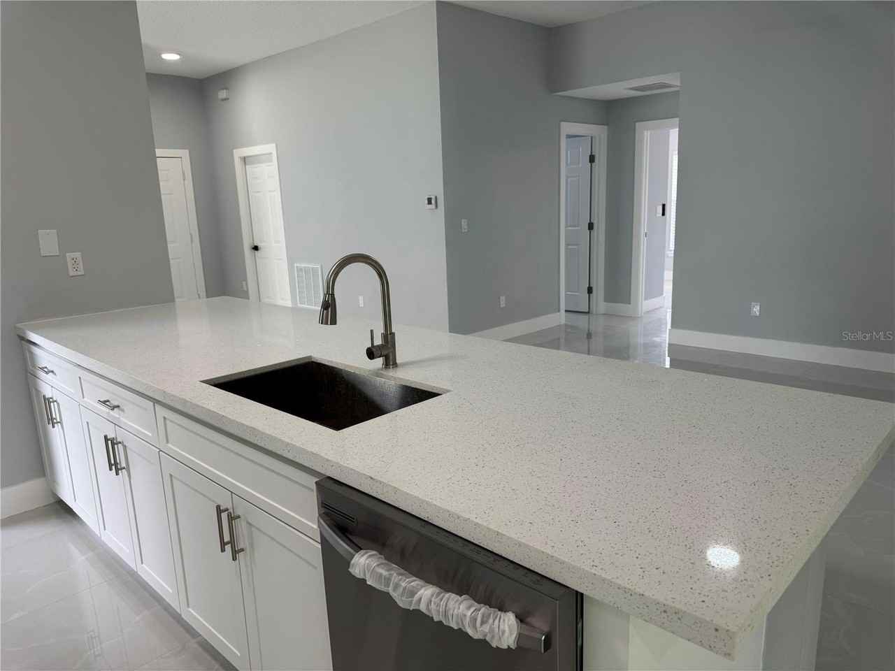 12 Reynolds Pl - Photo 4 of 18