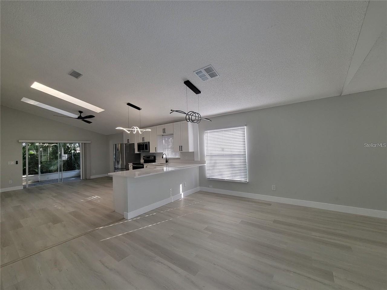 1076 Country Cove Ct - Photo 3 of 38