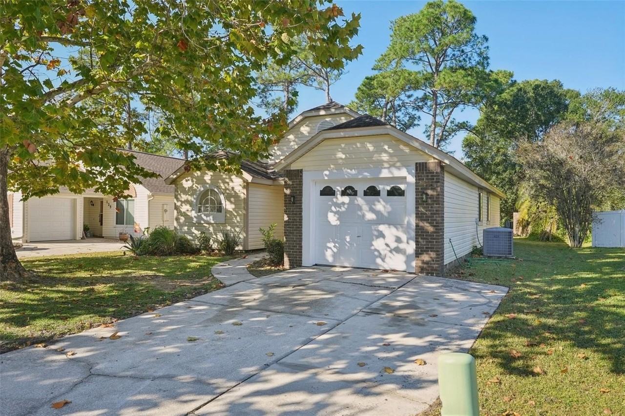 123 Edgewater Cir - Photo 2 of 24