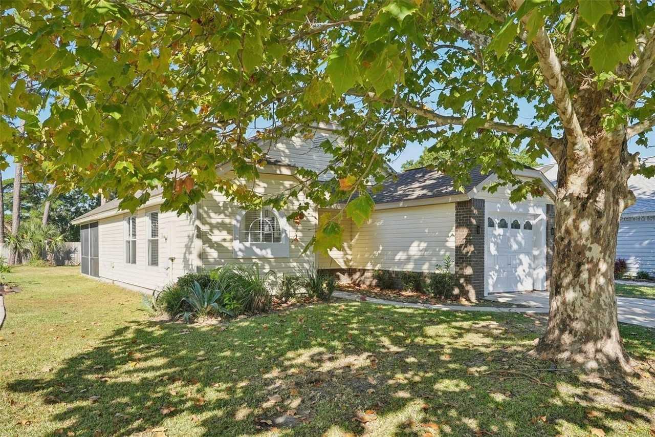 123 Edgewater Cir - Photo 3 of 24