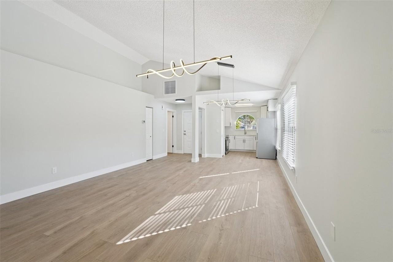 123 Edgewater Cir - Photo 7 of 24