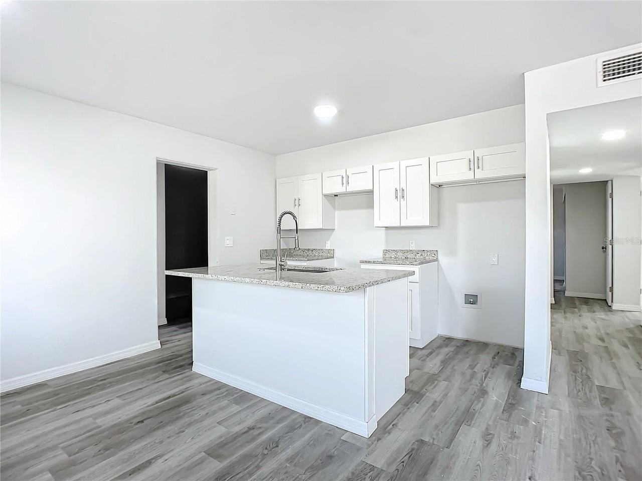 933 Marion St - Photo 7 of 50