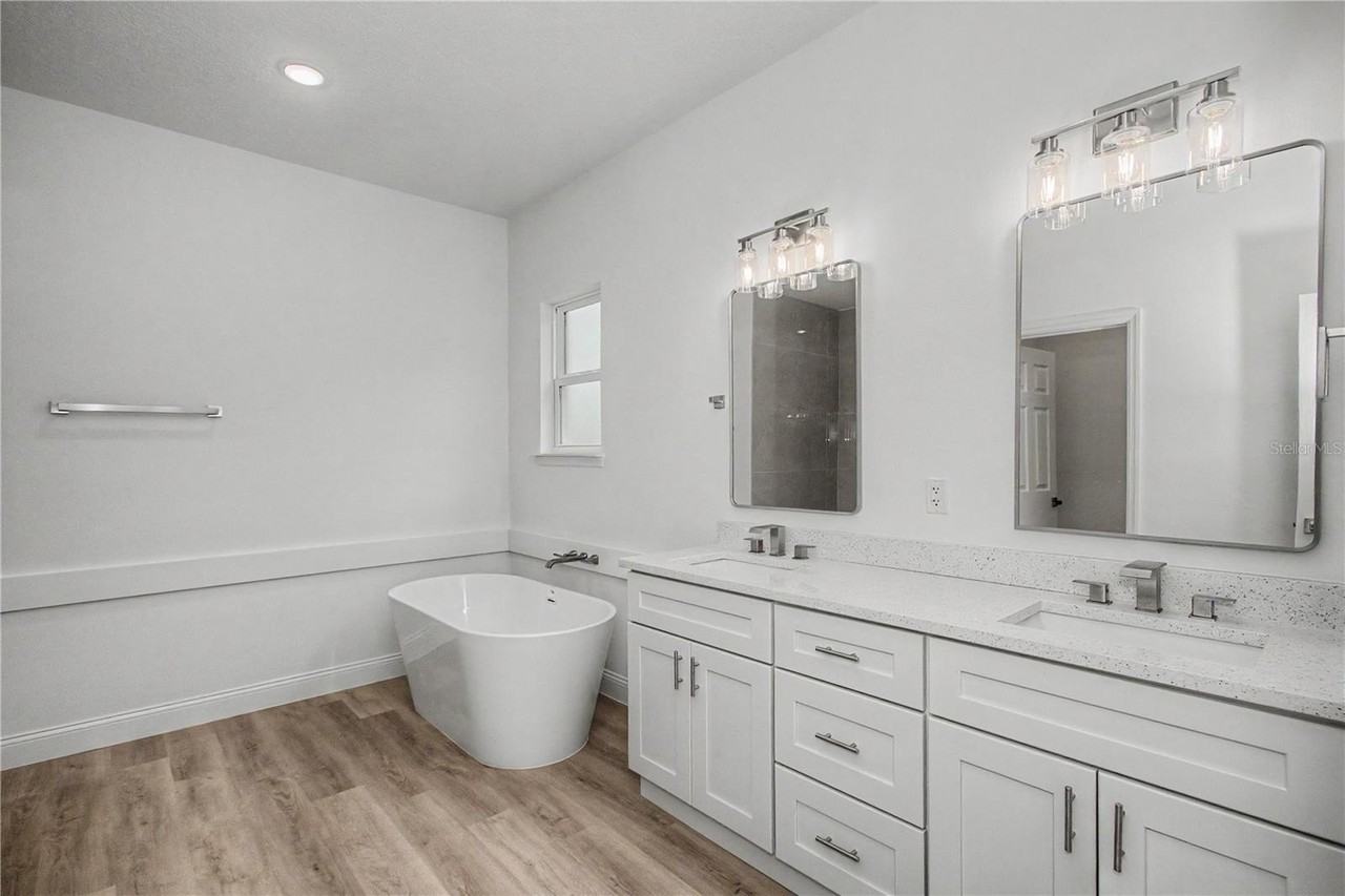 3843 Sw 131st Place Rd - Photo 3 of 47