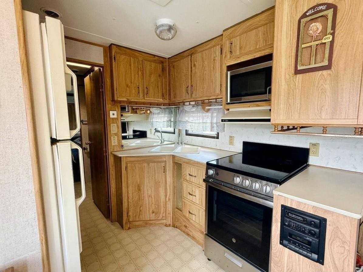 762 Center Crest Blvd - Photo 6 of 12