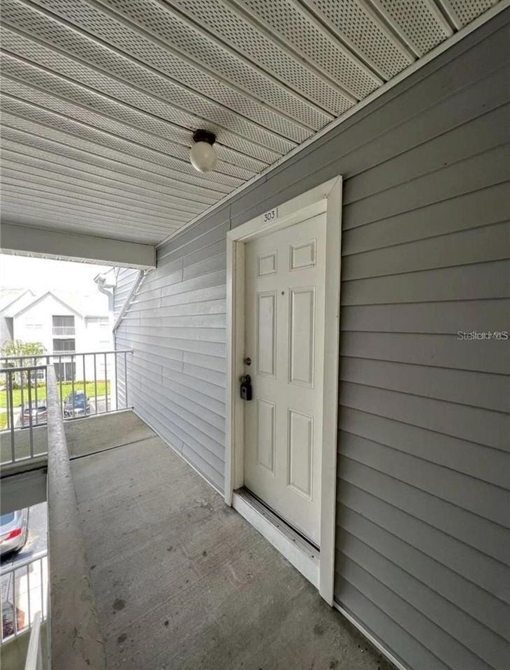1226 Bermuda Lakes Ln #303 - Photo 3 of 12