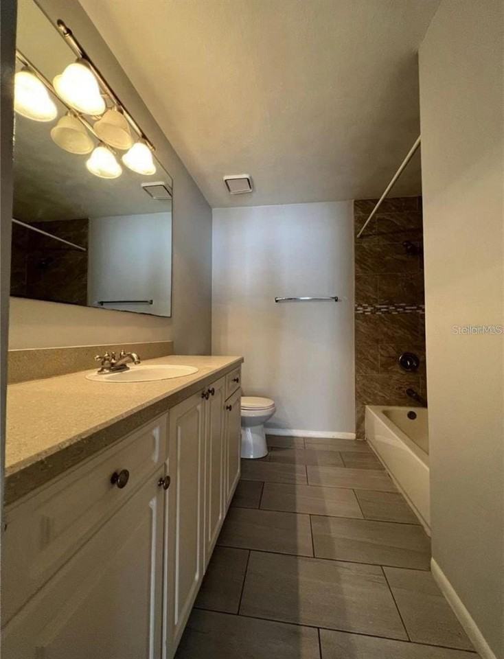 1226 Bermuda Lakes Ln #303 - Photo 7 of 12