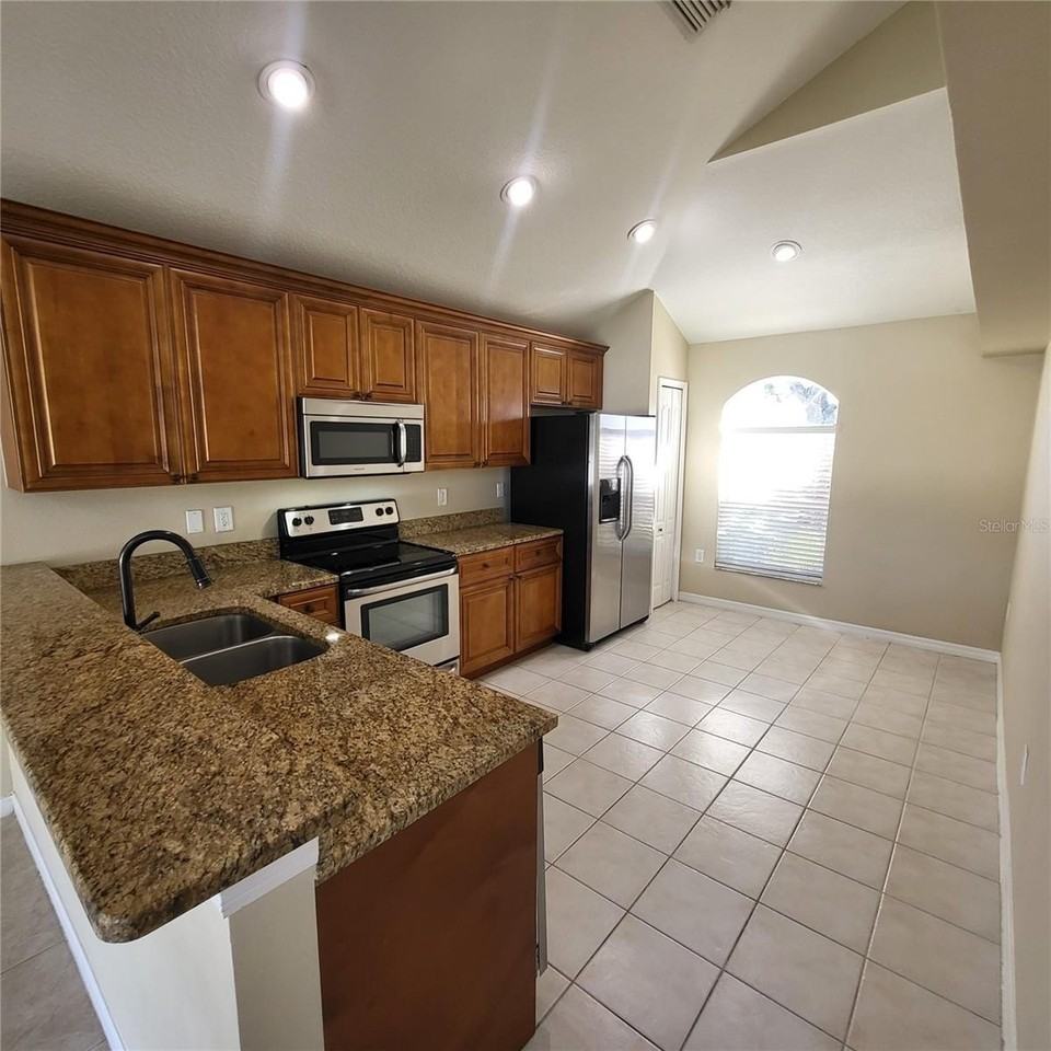 25903 Bloomsbury Ct - Photo 4 of 50