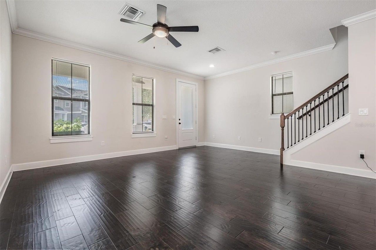 845 Aurora Way - Photo 3 of 44