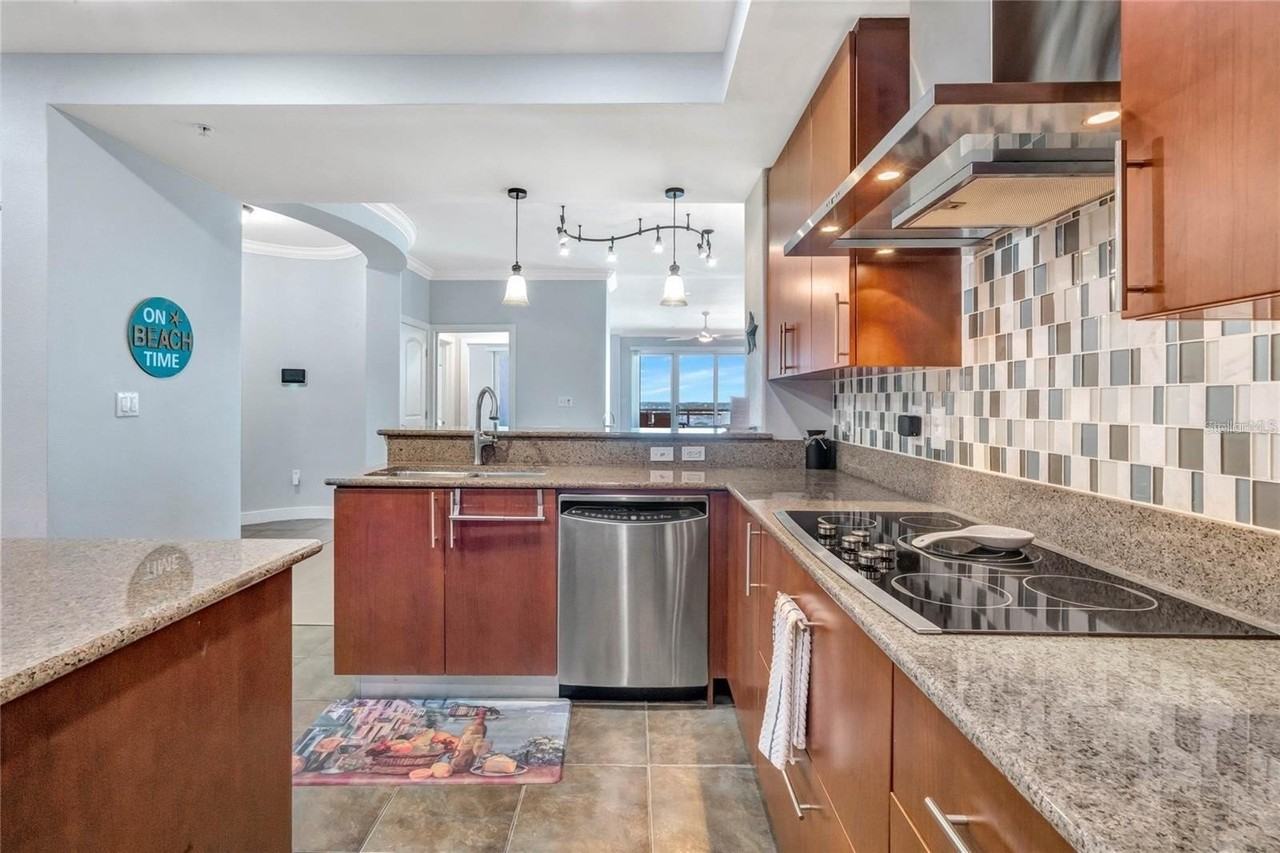 1925 S Atlantic Ave #1011 - Photo 6 of 13