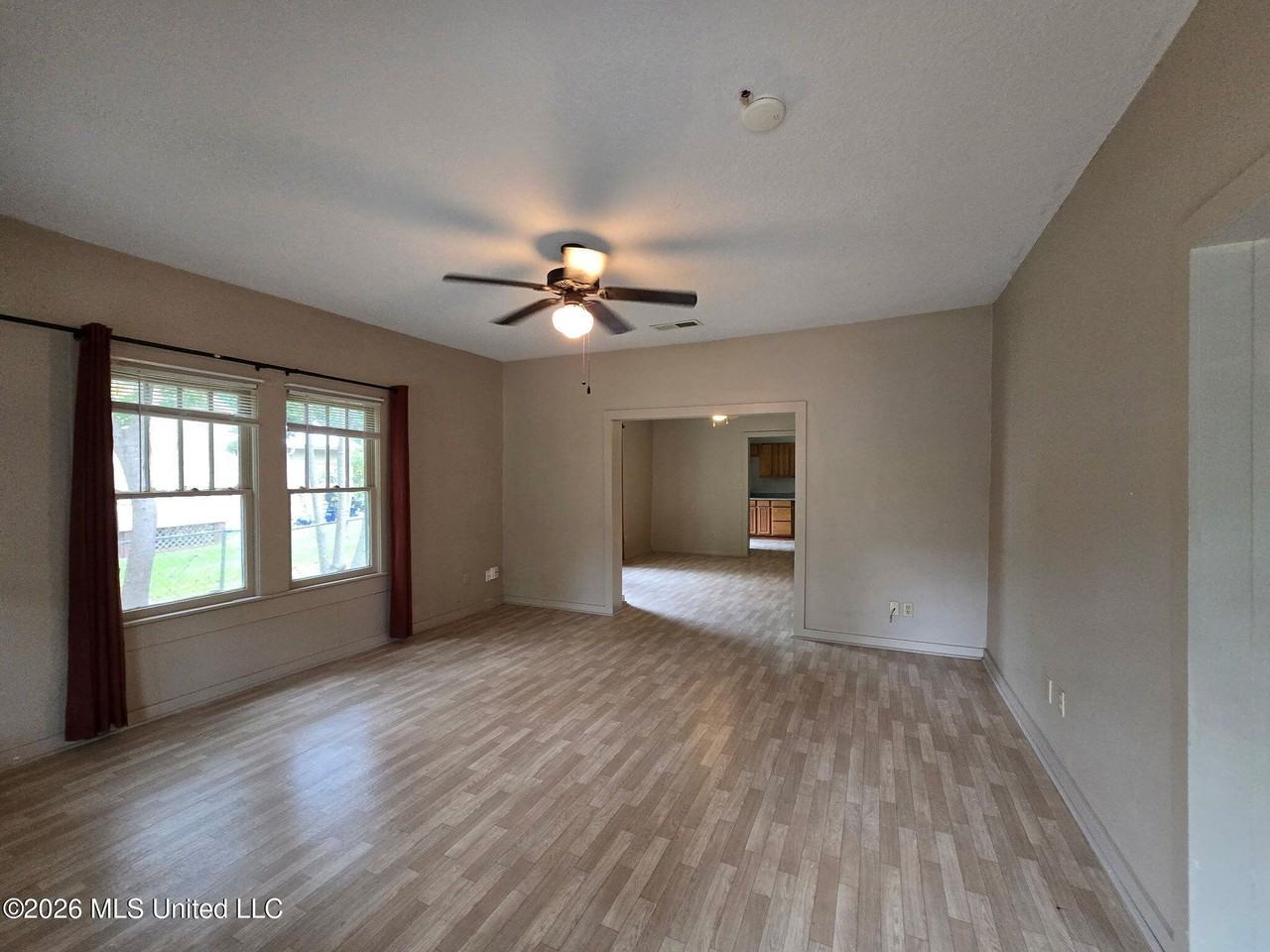 507 Magnolia St - Photo 2 of 15