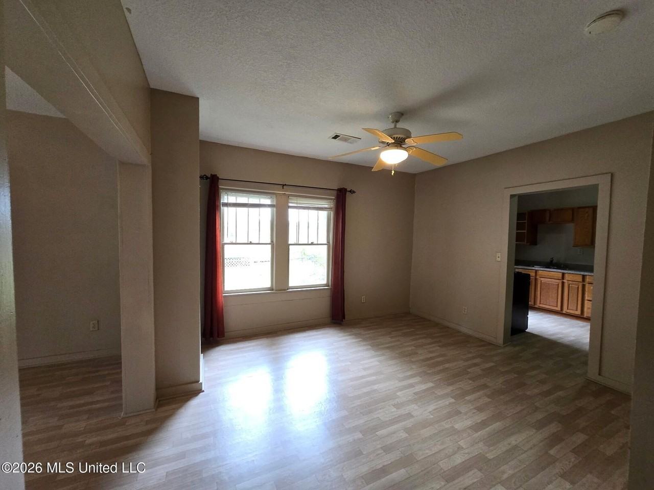 507 Magnolia St - Photo 4 of 15