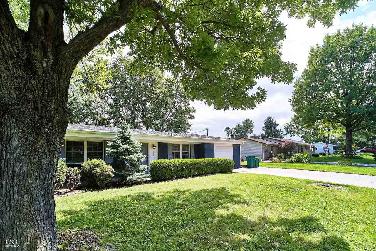 635 Lakeview Dr - Photo 2 of 34