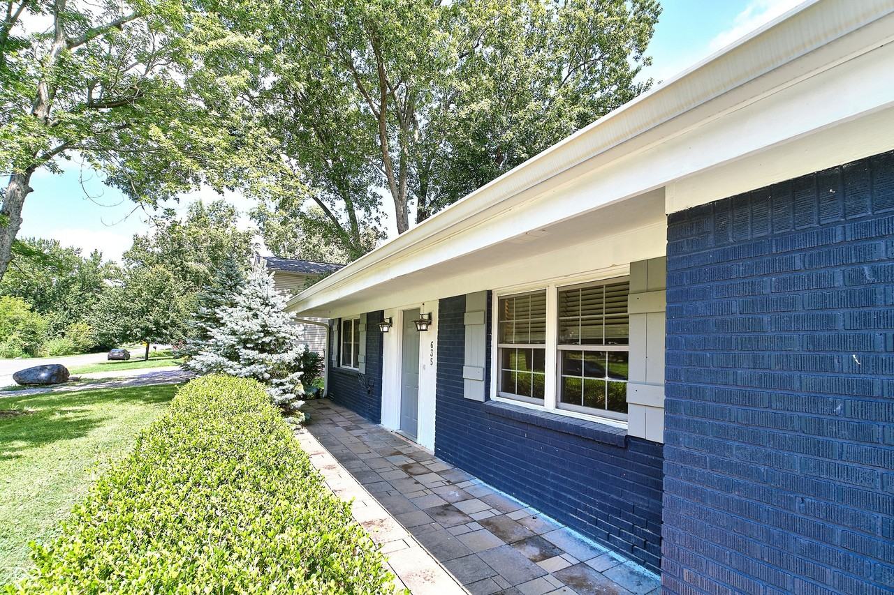 635 Lakeview Dr - Photo 4 of 34