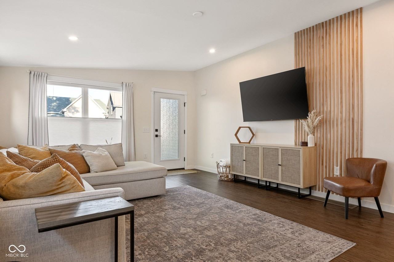 806 N Beville Ave - Photo 6 of 50