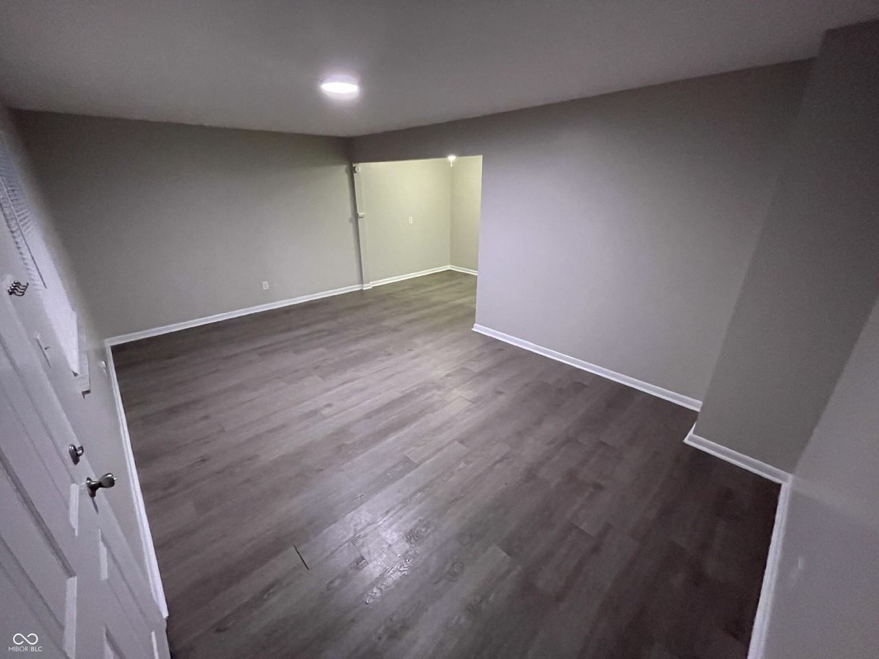 135 W Hendricks St #7 - Photo 3 of 18