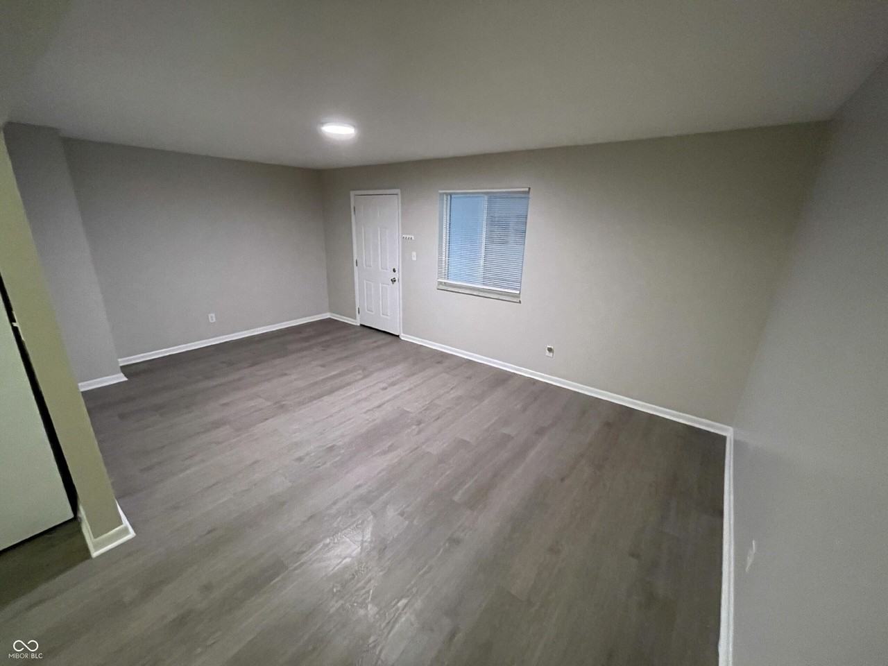 135 W Hendricks St #7 - Photo 4 of 18