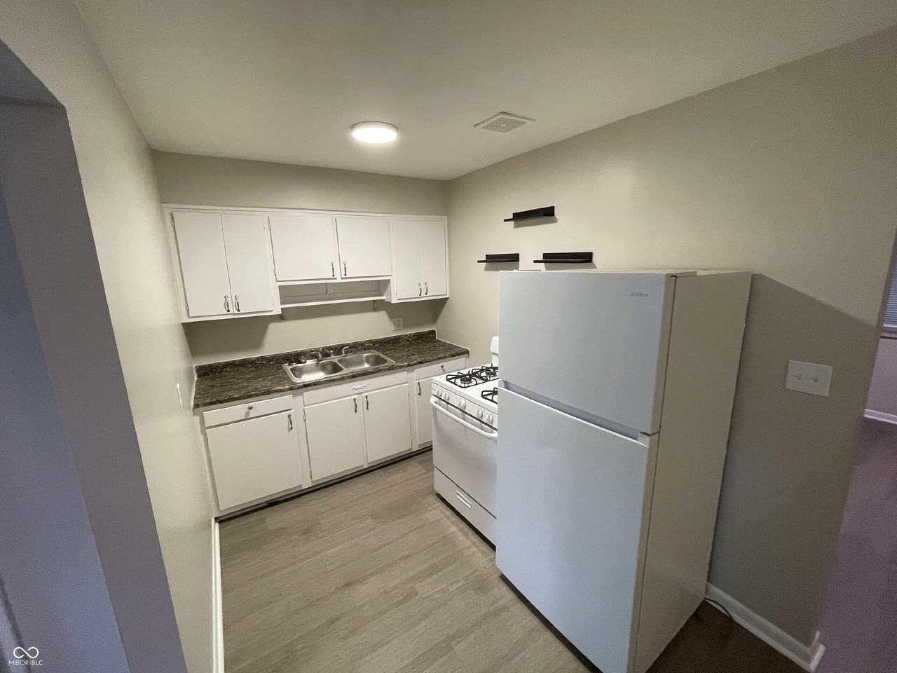 135 W Hendricks St #7 - Photo 7 of 18