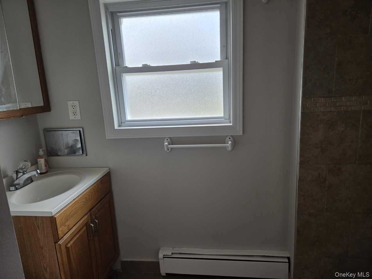 140 N Forest Ave #2ndFL - Photo 4 of 8