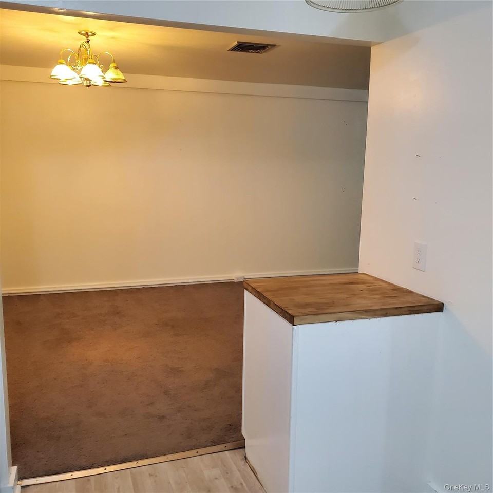 160 West Rd #B19 - Photo 4 of 9