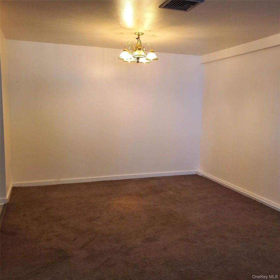 160 West Rd #B19 - Photo 5 of 9