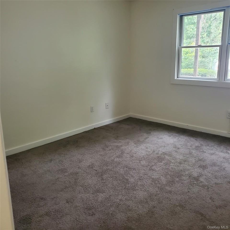 160 West Rd #B19 - Photo 6 of 9
