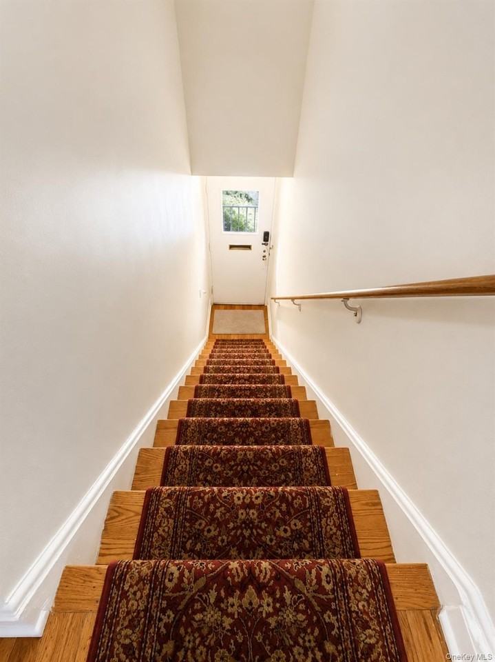 43 1/2 Carpenter Ave #D - Photo 2 of 10