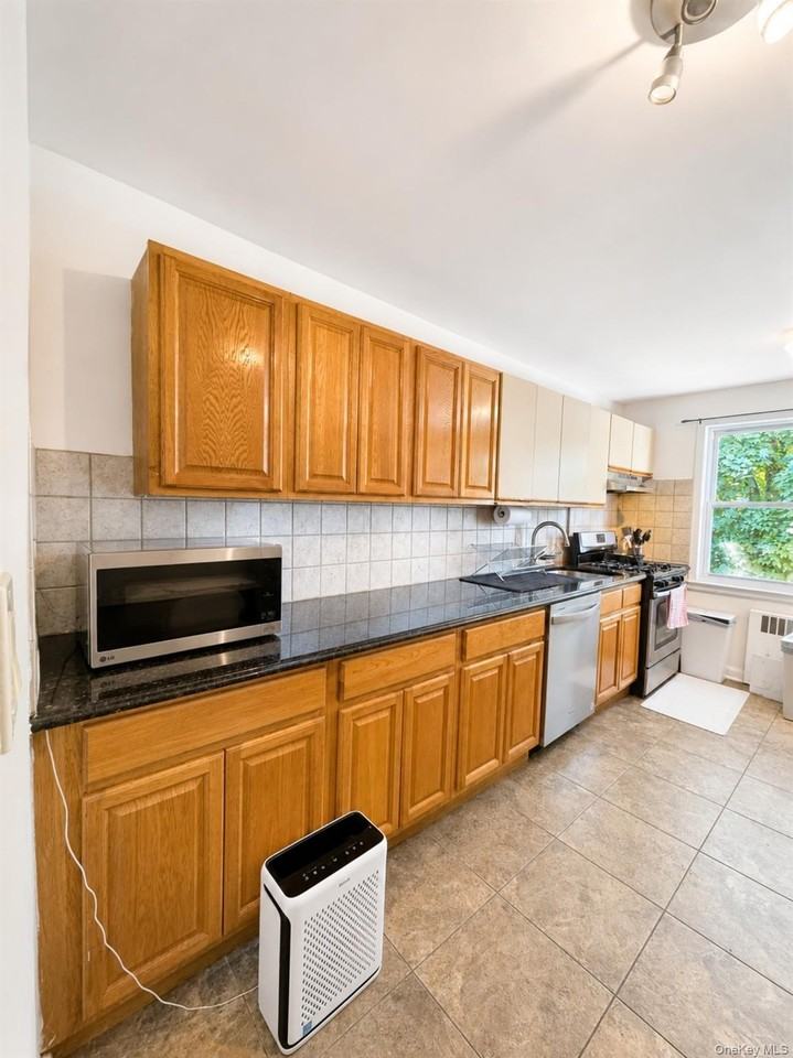 43 1/2 Carpenter Ave #D - Photo 5 of 10