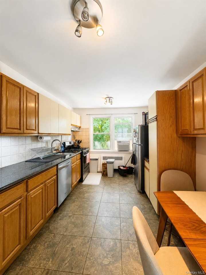 43 1/2 Carpenter Ave #D - Photo 6 of 10