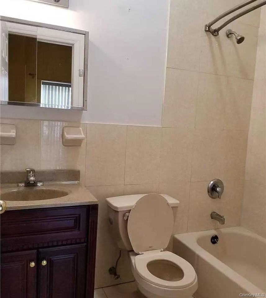 7174 161st St #2ndFL - Photo 4 of 5