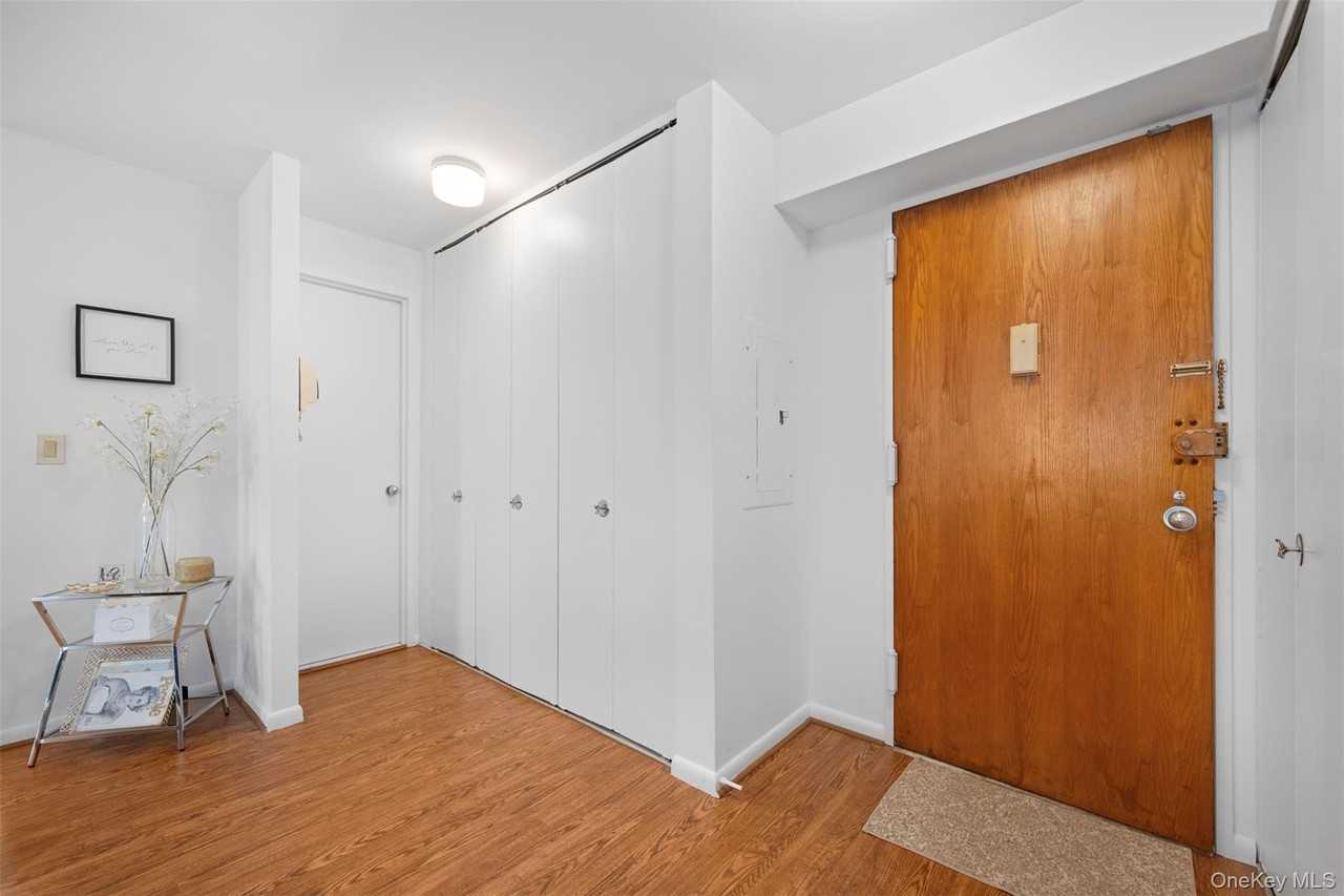141 Great Neck Rd #2H - Photo 5 of 22