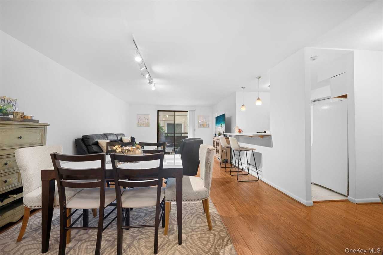 141 Great Neck Rd #2H - Photo 6 of 22