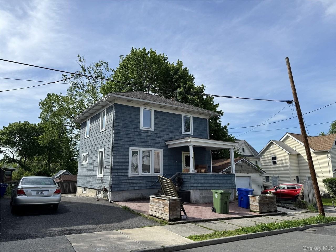 39 Crescent Pl - Photo 2 of 12