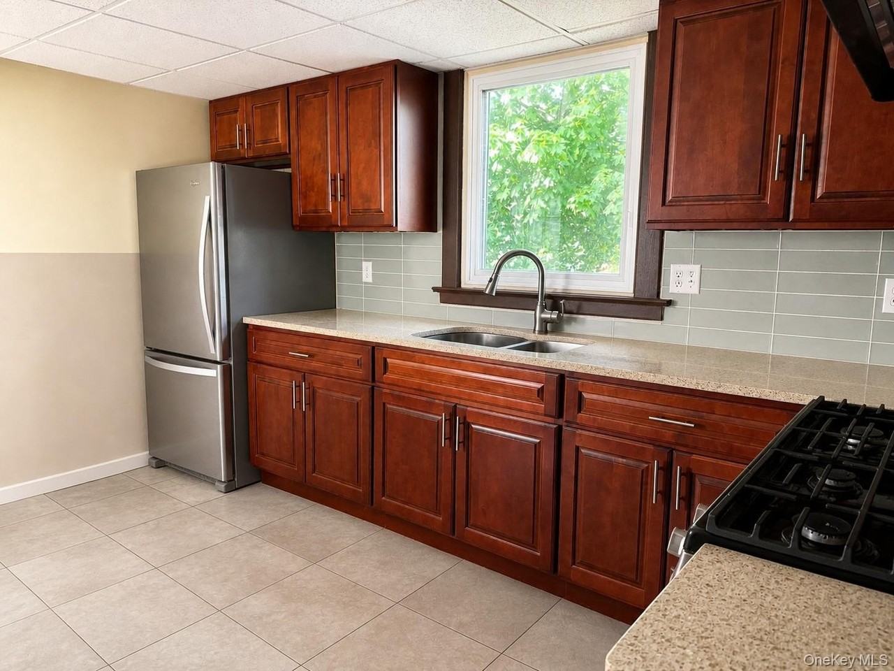 39 Crescent Pl - Photo 4 of 12