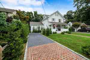 featured image of 42 Woodland Ave #UPPER