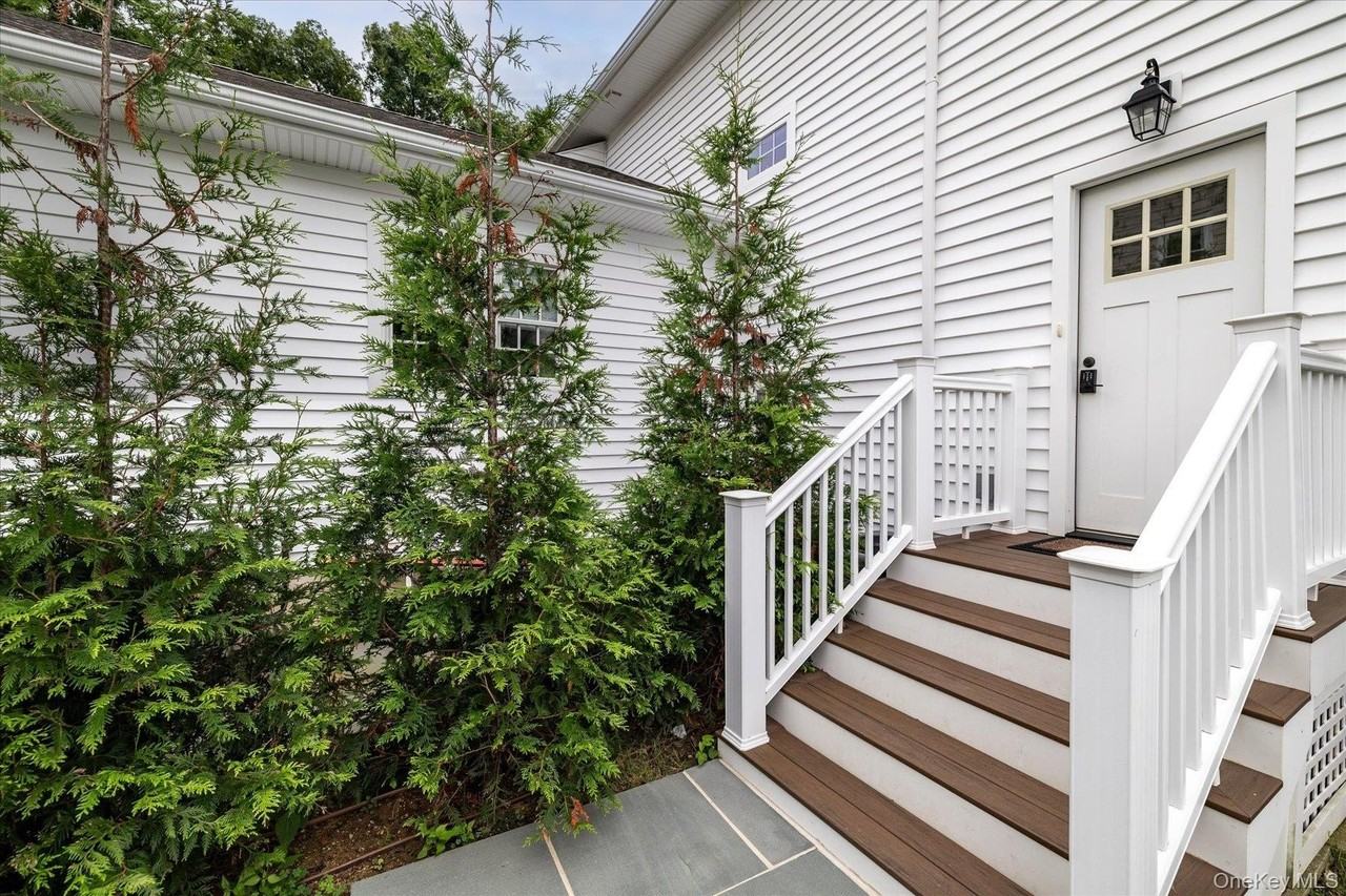 42 Woodland Ave - Photo 2 of 16