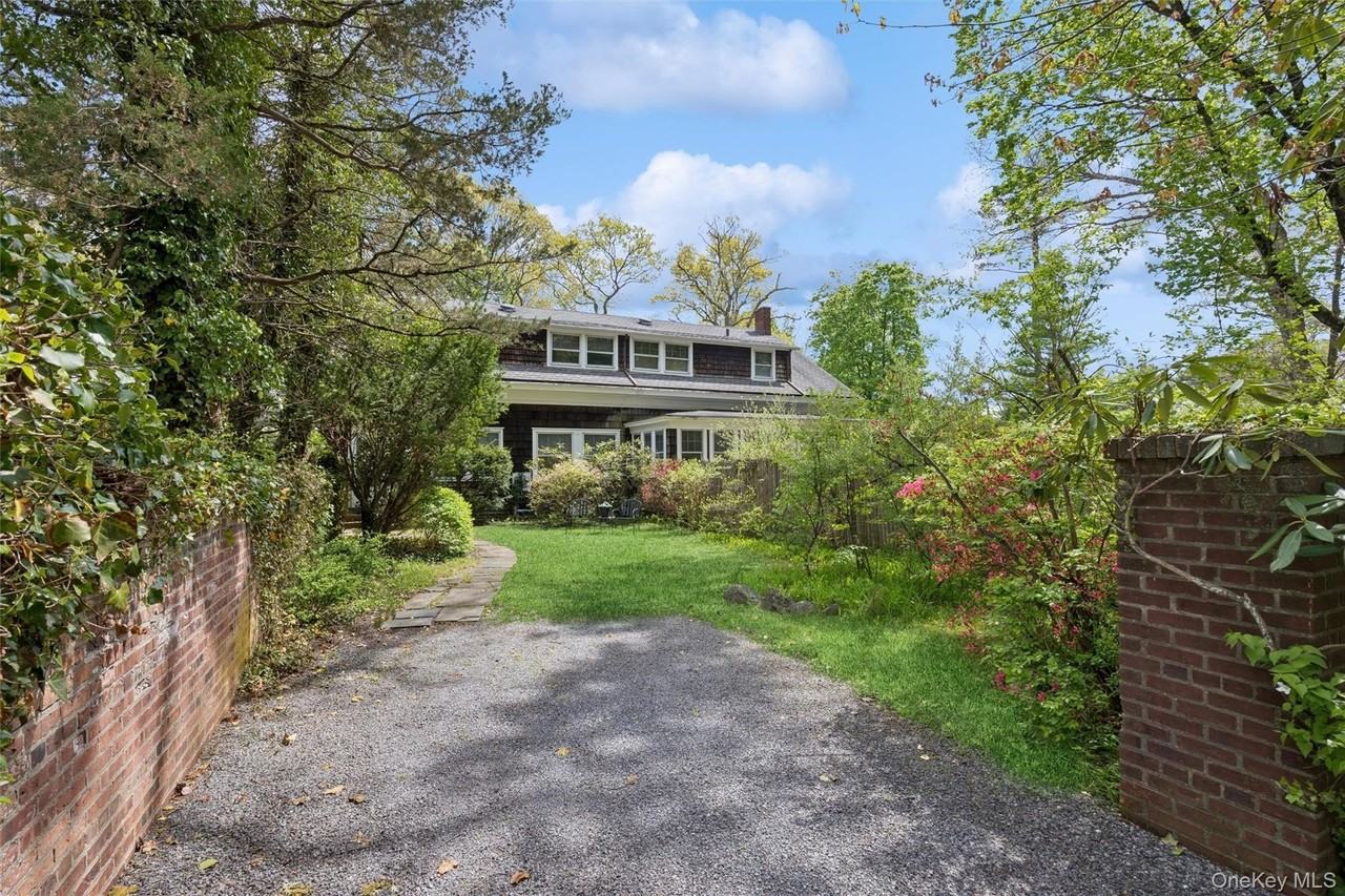 208A Wheatley Rd - Photo 2 of 39